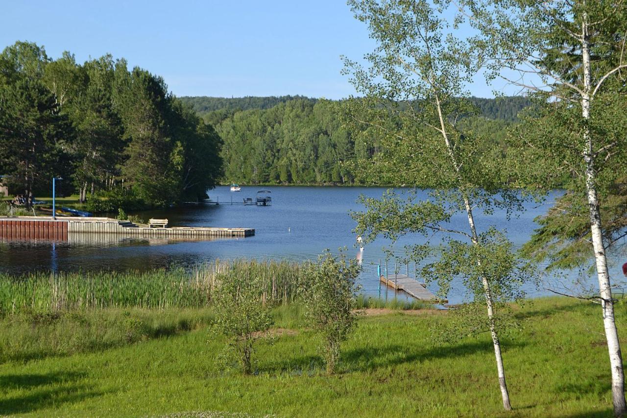 Les 4 Chalets - Le 605 Lac-Saint-Paul Экстерьер фото